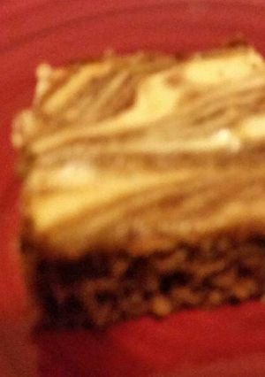A picture of Cheese cake brownies.
