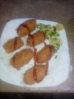 A picture of Crispy Potatoes with stuffed rice.