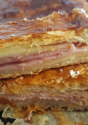 A picture of Easy Ham and Cheese Puff Pastry Pie.