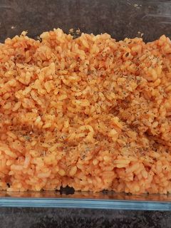 Una foto de Arroz con atún y tomate frito