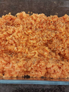 Una foto de Arroz con atún y tomate frito
