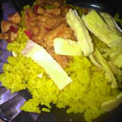 A picture of Nasi kuning anti ribet.