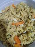 Ensalada fría de fideos tirabuzones