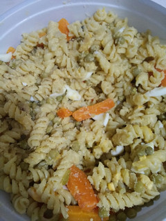 Una foto de Ensalada fría de fideos tirabuzones