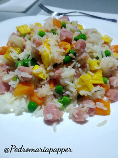 Una foto de Arroz frito tres delicias.(Thermomix)