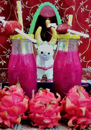 સ્ટ્રોબેરી અને ડ્રેગન ફ્રુટ જ્યુસ (Strawberry Dragon fruit juice Recipe In Gujarati) રેસીપી મુખ્ય ફોટો