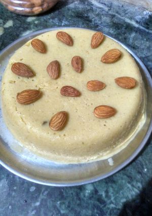 A picture of Mango ice-cream.