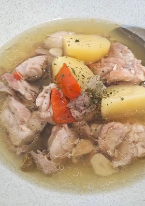 Una foto de Guiso de muslo de pollo deshuesado express