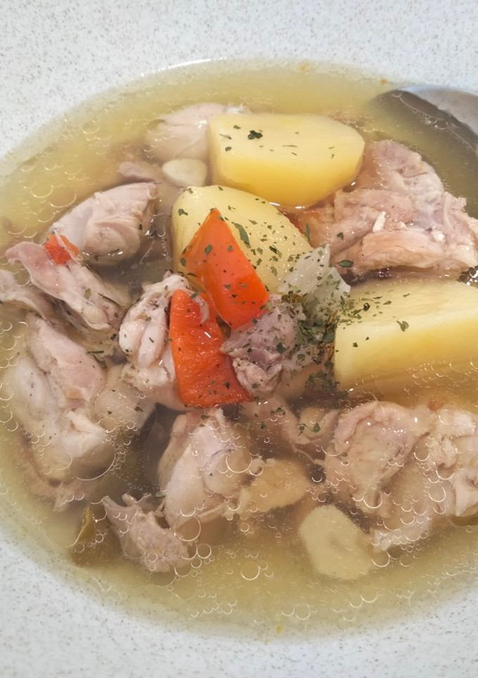 Una foto de Guiso de muslo de pollo deshuesado express