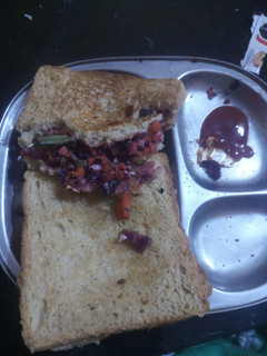 ब्रेड सैंडविच (bread sandwich recipe in Hindi) रेसिपी मुख्य फोटो