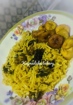 A picture of Rice & sphagetti.
