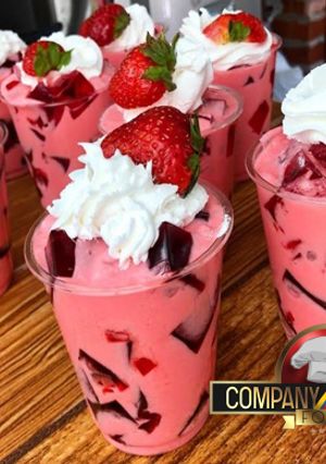 Una foto de Gelatina Mosaico (Fresas-limón-uva-piña-blanca)