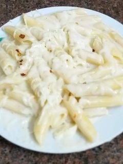 વ્હાઈટ સોસ પાસ્તા (white sauce pasta in Gujarati) રેસીપી મુખ્ય ફોટો