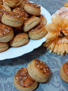 Túrós pogácsa teljes kiőrlésű lisztből recept fotója