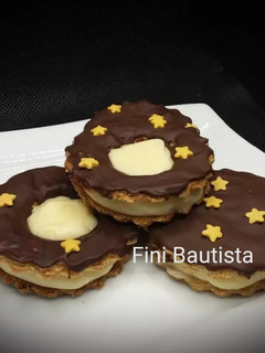 Una foto de Galletas de avena rellenas de crema pastelera sin azúcar