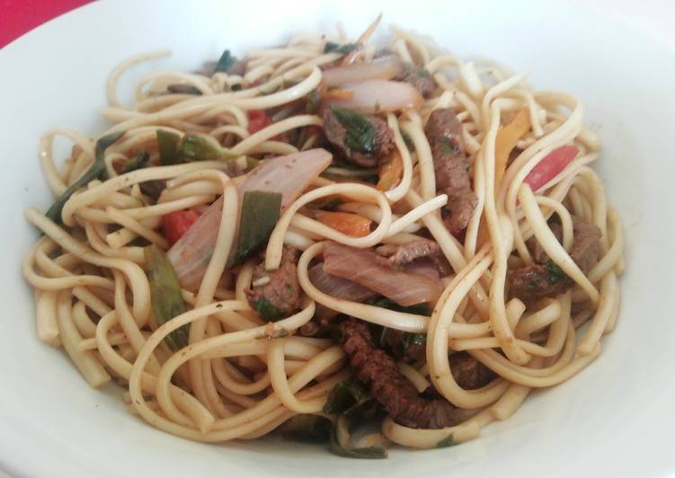 Tallarín saltado