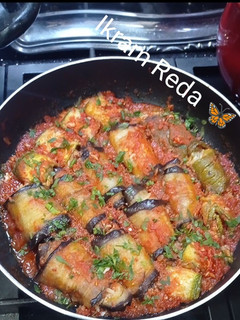 صورة لوصفة البادنجان المحشية باللحم المفروم وصلصلة الطماطم 🍅🍆