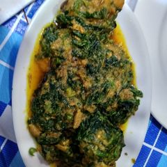 A picture of Spinach chicken.