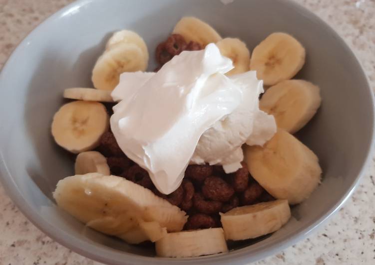 Easiest Way to Prepare Favorite Chocolate Hoops, Banana & Greek Yogurt 💜