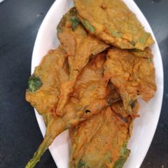 A picture of Palak kay pakoray.