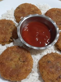 पोहा कटलेट (poha cutlets recipe in marathi) रेसिपी चे मुख्य फोटो 