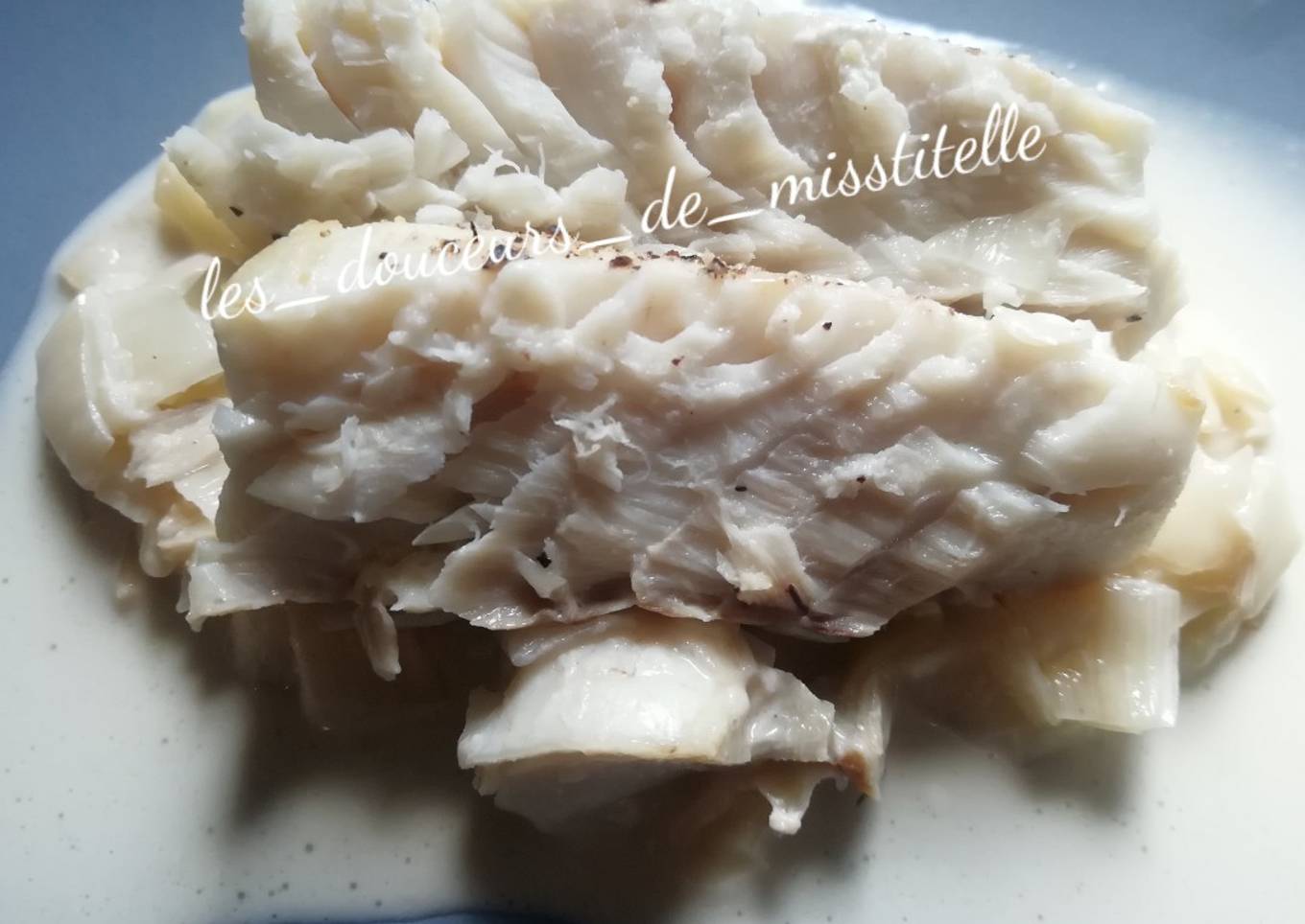 Filet de colin sur lit de poireaux à la crème