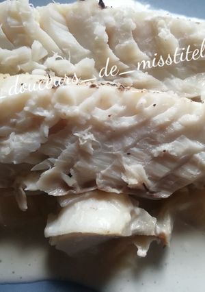 Une photo de Filet de colin sur lit de poireaux à la crème