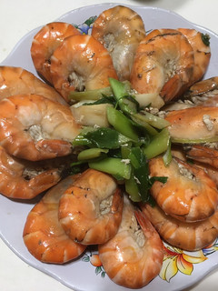蒜苗炒泰國蝦 的食譜成品照片