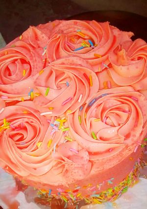 A picture of Banana groundnut cake with buttercream.