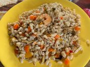 Una foto di orzo e zucchina