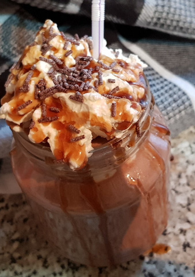 Una foto de Batido de Nocilla y Plátano (con nata montada y queso)