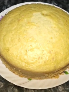 A picture of Soft and sponge vanilla cake.