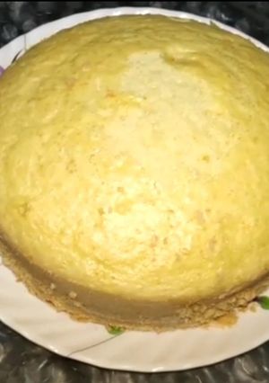 A picture of Soft and sponge vanilla cake.