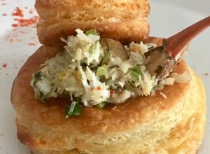 Una foto de Vol-au-vent casero con cangrejo siri
