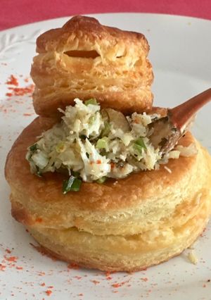 Una foto de Vol-au-vent casero con cangrejo siri