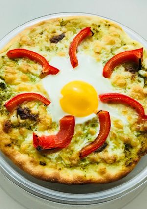 A picture of Pizza Bismarck.