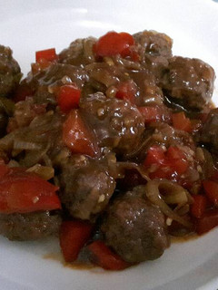 Foto resep Bola daging masak paprika