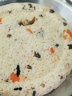 தேங்காய் பால் வெஜ் புலாவ் செய்முறை முக்கிய புகைப்படம்