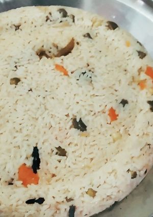தேங்காய் பால் வெஜ் புலாவ் செய்முறை முக்கிய புகைப்படம்