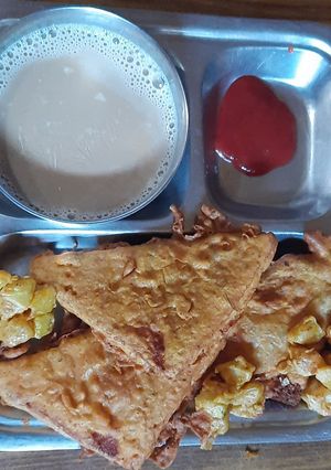 A picture of Bread pakoda.