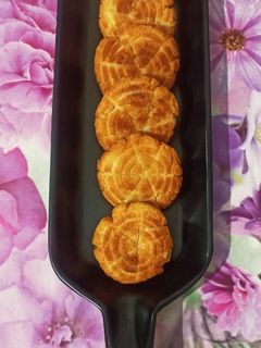 मीठी मठरी (Meethi mathri recipe in hindi) रेसिपी मुख्य फोटो