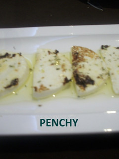 Una foto de Queso fresco a la plancha con salsa verde