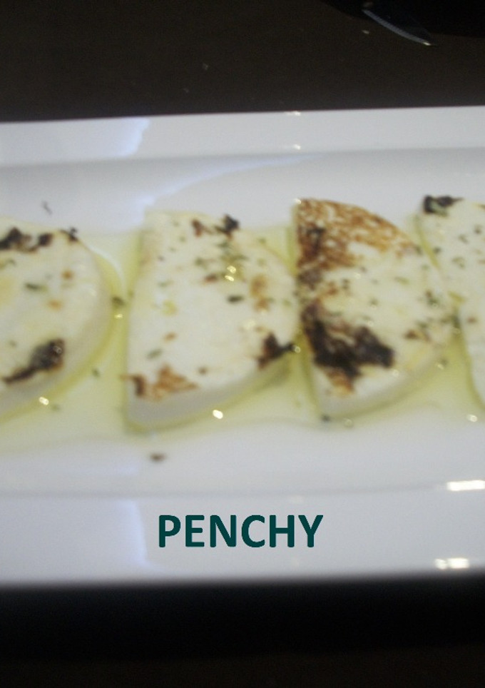 Una foto de Queso fresco a la plancha con salsa verde