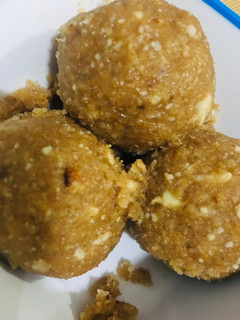 A picture of Rice flour pinni.