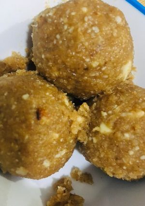 A picture of Rice flour pinni.