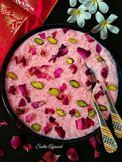 पिंक रोज़ पायसम (pink rose payasam recipe in Hindi) रेसिपी मुख्य फोटो