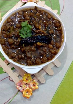 बेसन वाले छोले (Besan wale chole recipe in hindi) रेसिपी मुख्य फोटो