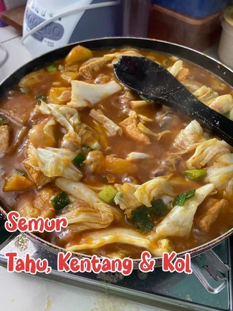 Cara Mudah Menyiapkan Resep 57. Semur Tahu, Kentang &amp; Kol yang Menggugah Selera Anti Ribet, Mantap Sekali