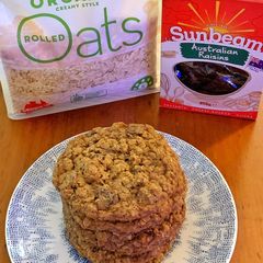 A picture of Oatmeal raisin cookies.