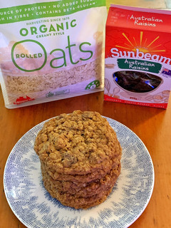 A picture of Oatmeal raisin cookies.